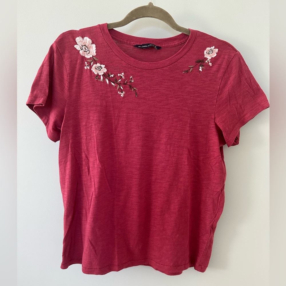 Abercrombie & Fitch T-Shirt in Red with Floral Embroidery Detailing